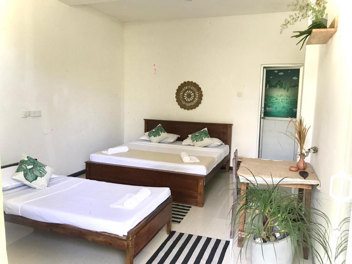 Bananas Mirissa Hotel Ngoại thất bức ảnh