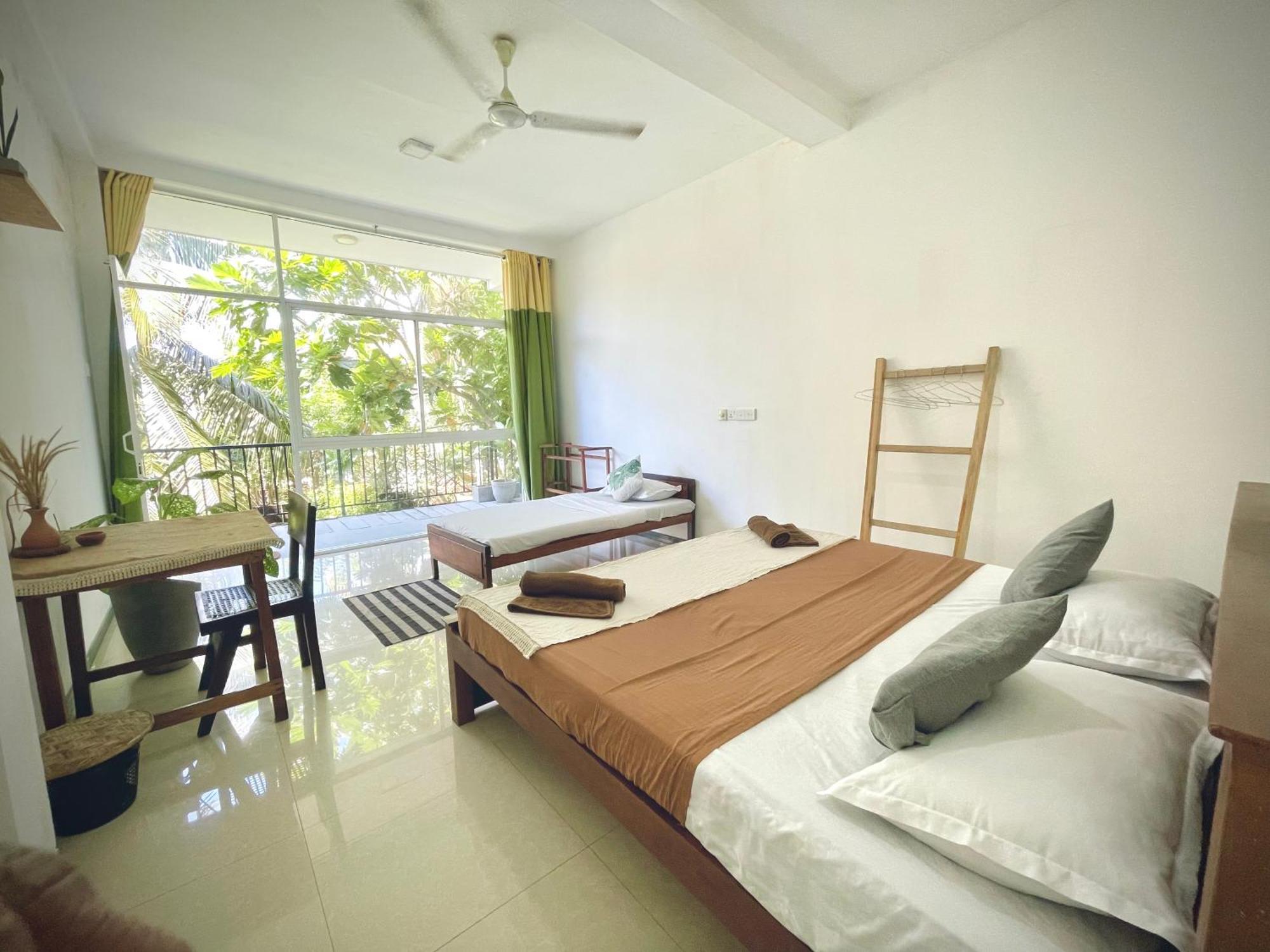 Bananas Mirissa Hotel Ngoại thất bức ảnh
